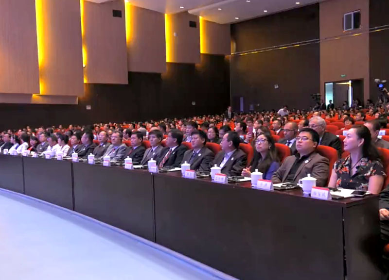 每个妇女，，，，，，，每个儿童启动仪式